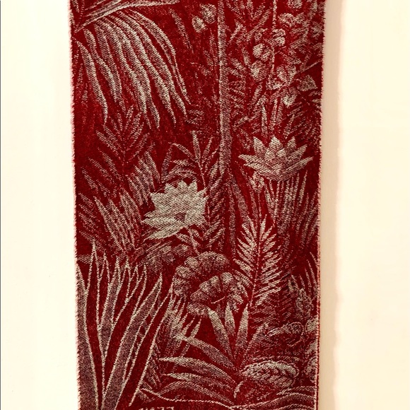 Fendi reversible Lotus/Rising Sun stole/scarf, wool blend, great condition - Picture 9 of 9